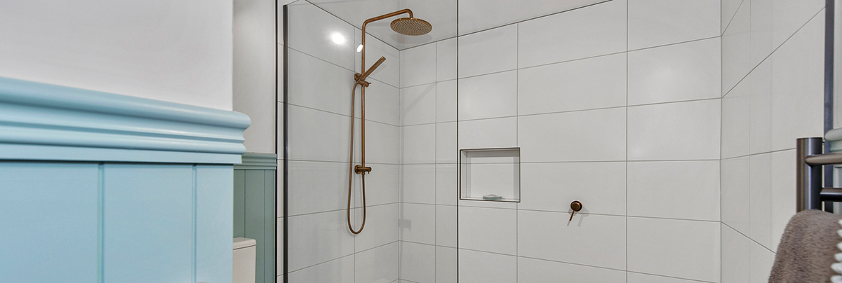 This renovation blended a mix of art deco and modern design, transforming the ensuite into a one-of-a-kind bathroom.