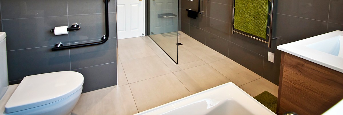 A new bathroom with flash tiling floor
