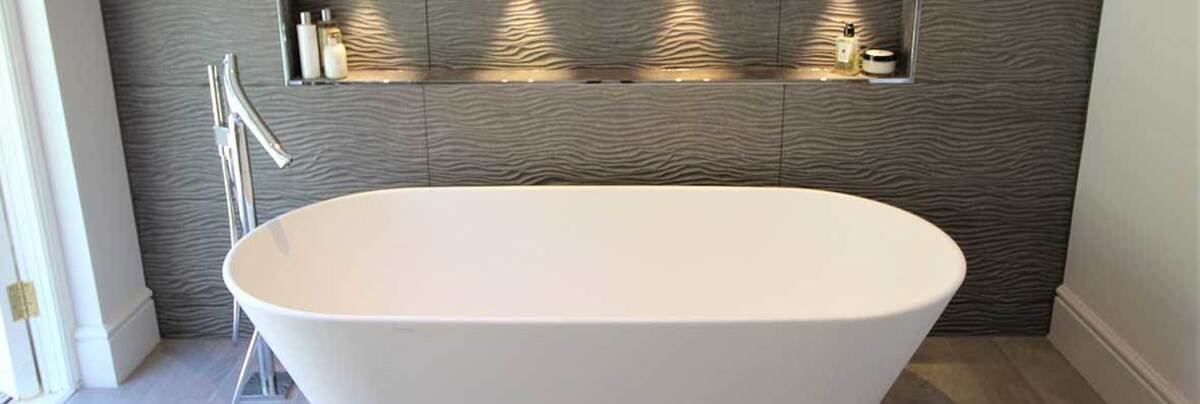 Free standing bathtub with downlight alcove