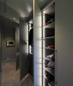 Free standing bathtub with downlight alcove