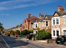 Houses in the UK with plain bay window