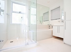 A white finishes bathroom