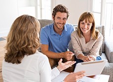 A kiwi couple consult an expert for help with their retirement plan.