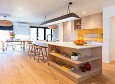 Light and bright kitchen theme