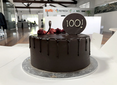 100 franchisees cake
