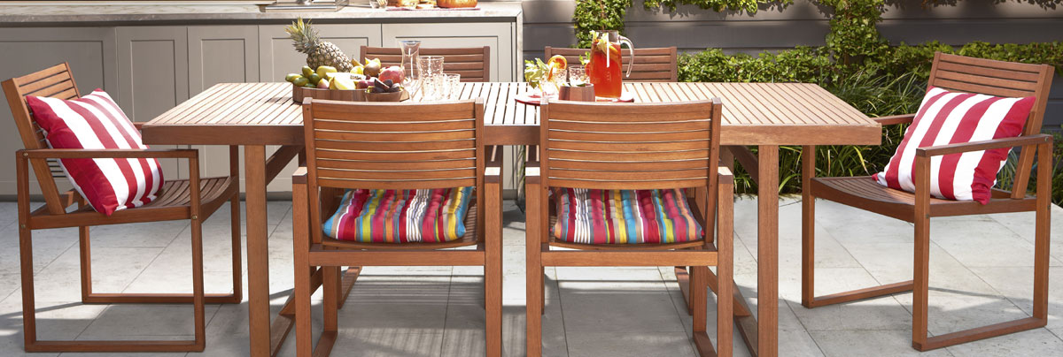 outdoor entertaining area with built in BBQ and wooden table and chairs