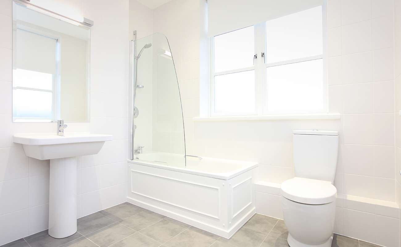 White, basic modern bathroom
