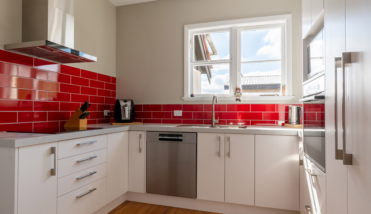 red tile splashback
