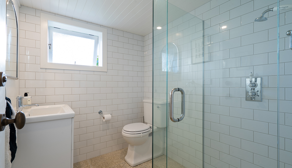 Floor to ceiling tiling