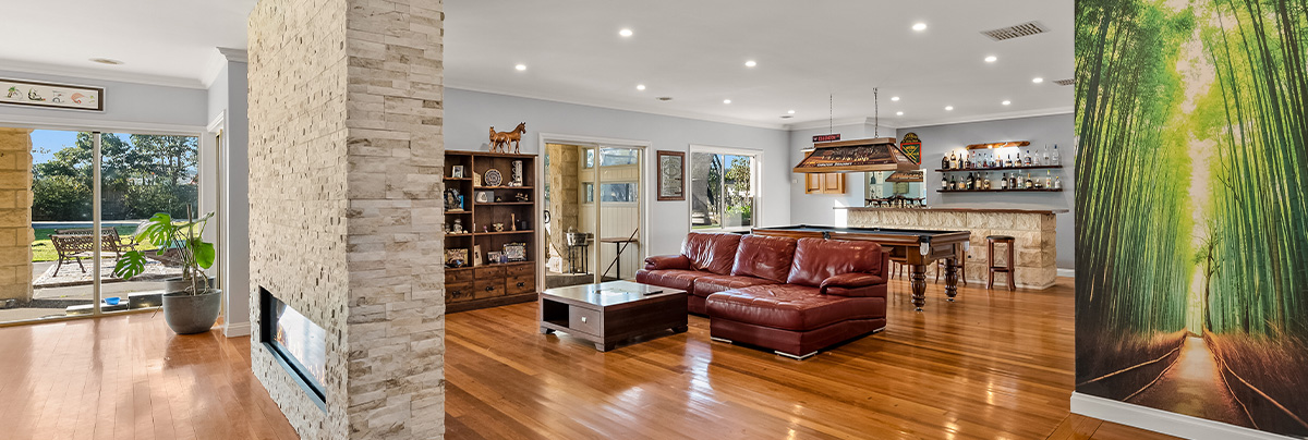 Living room with bar and shiny leather couches
