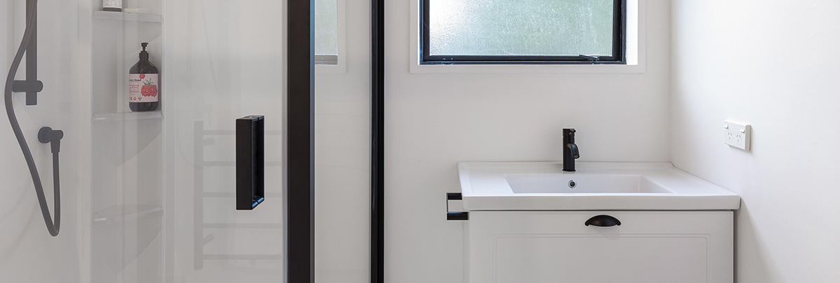 black and white bathroom
