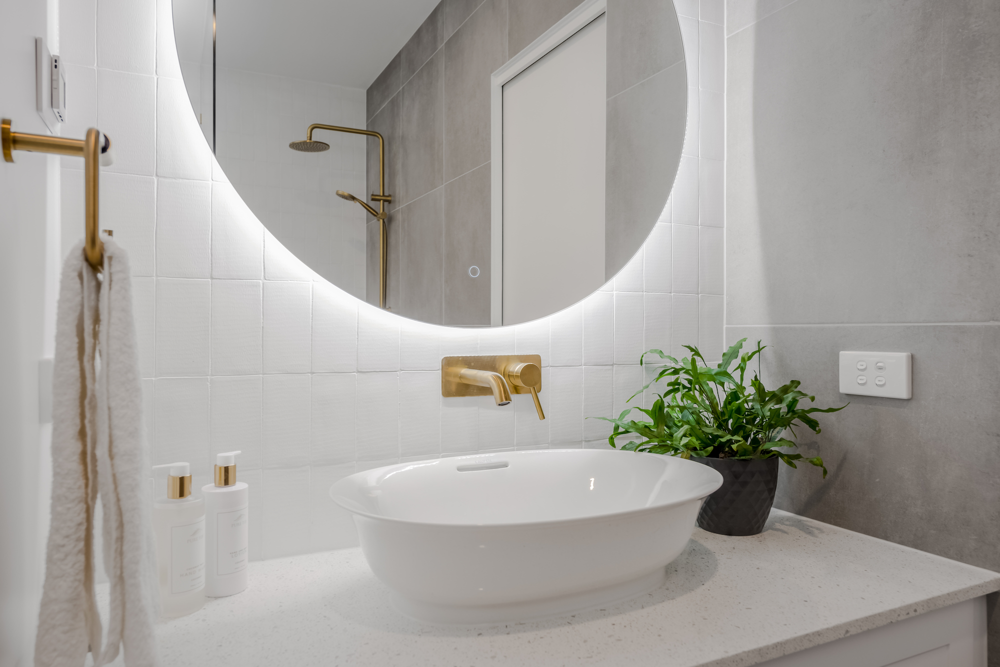 Circle mirror with back lighting