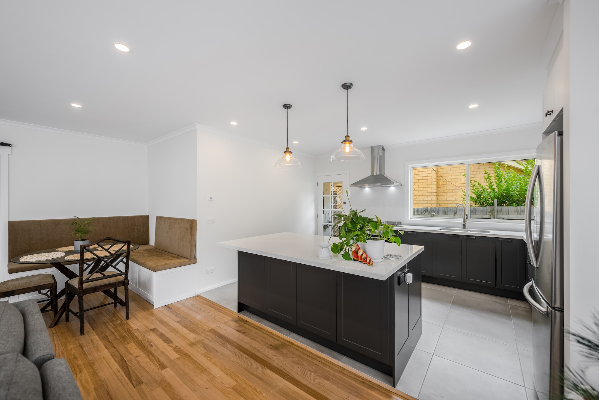 Open-plan kitchen with standalone kitchen island