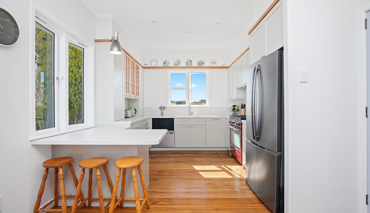 U shaped farmhouse kitchen