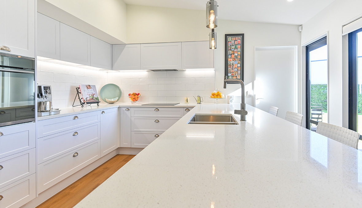 White sleek kitchen