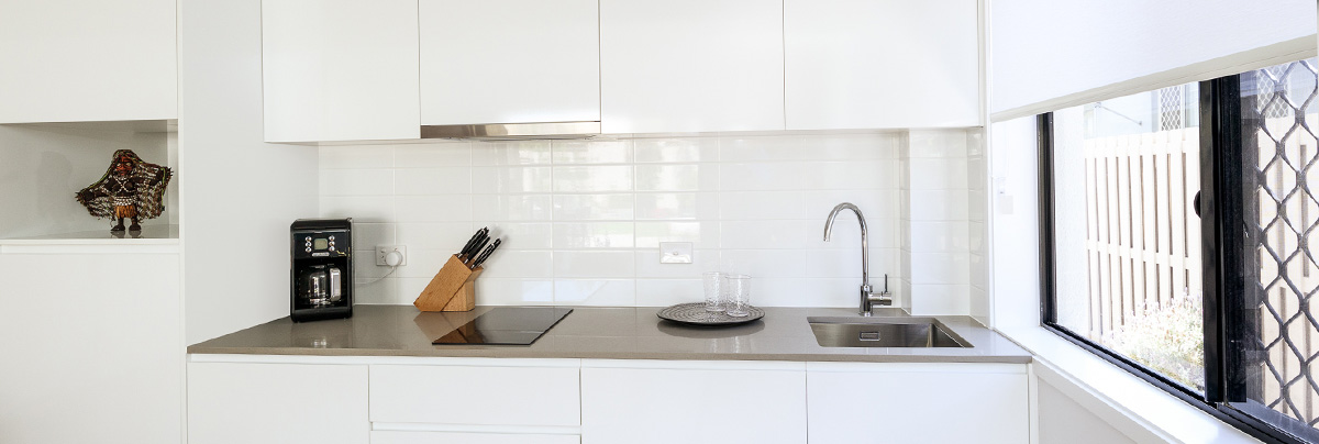 White kitchen splashback