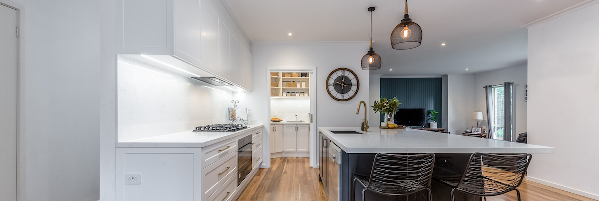 Kitchen with hanging pendant lights