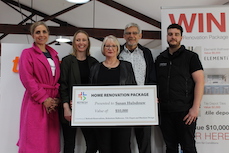 Auckland Home Show Competition representatives and the winner
