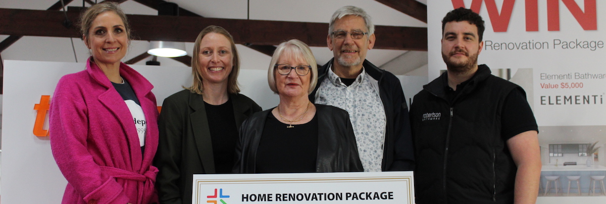 Auckland Home Show Competition representatives and the winner