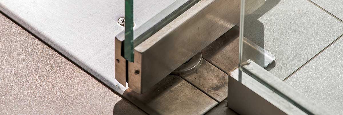 Example of a pivot door mechanism