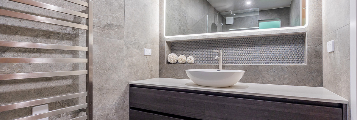 Freestanding bathtub