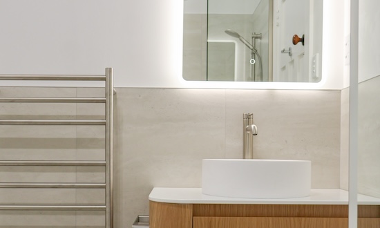 Freestanding bathtub