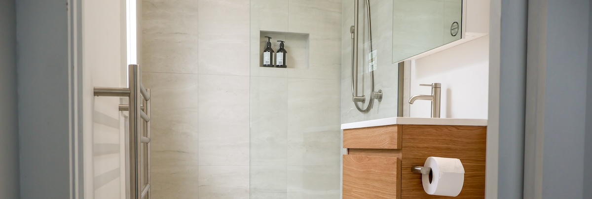 Freestanding bathtub