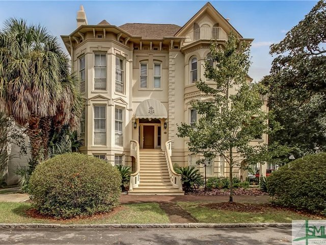Exterior of an Amicus home on E. Gaston in Savannah's Historic District
