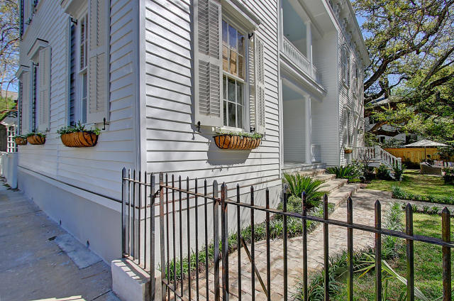 Updated living space in an Amicus College of Charleston rental