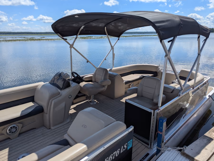 25 foot Avalon pontoon boat