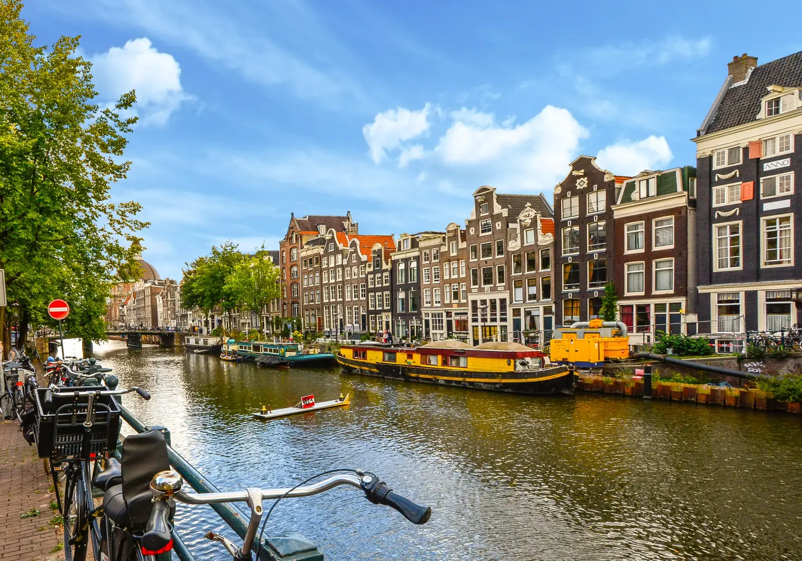 Renting in Amsterdam: rents, neighbourhoods and leases (2026)