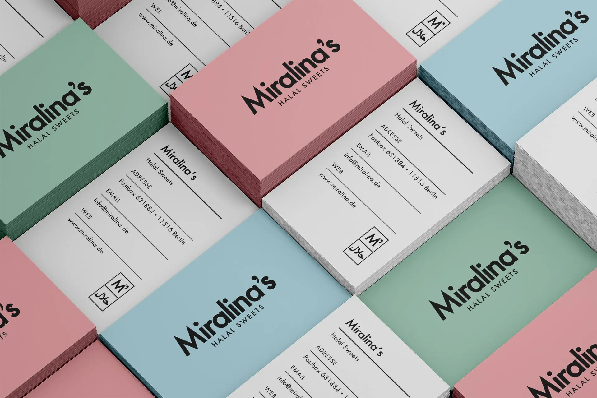 Mockup von Visitenkarten (Vorder- und Rückseite) von Miralina's Halal Sweets im Corporate Design der Marke.