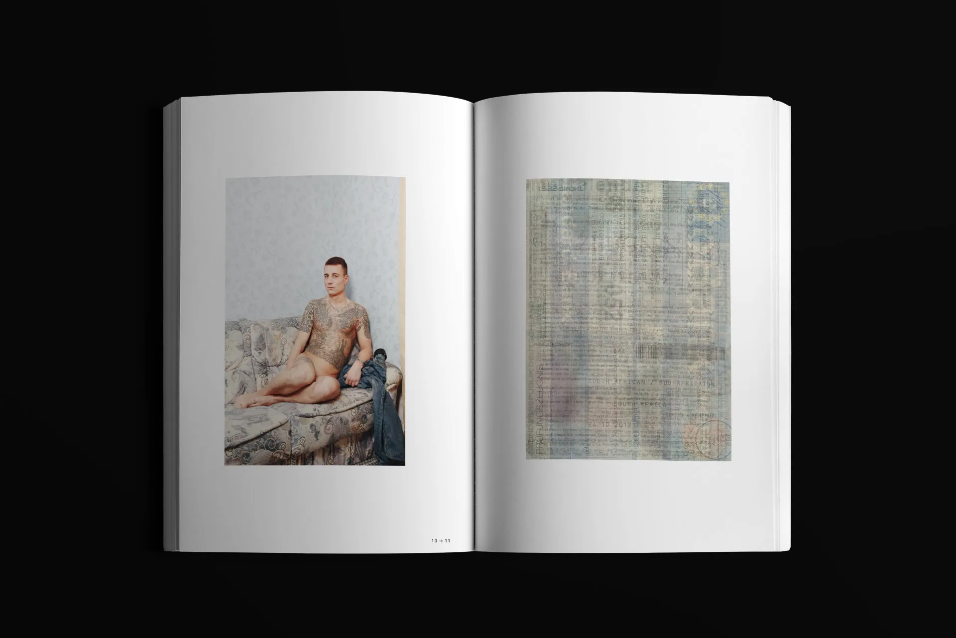 Mockup des aufgeschlagenen Magazins für die Ausstellung "the space beyond" des CCNY, links ein Foto einer Person, rechts ein Foto eines Dokuments.