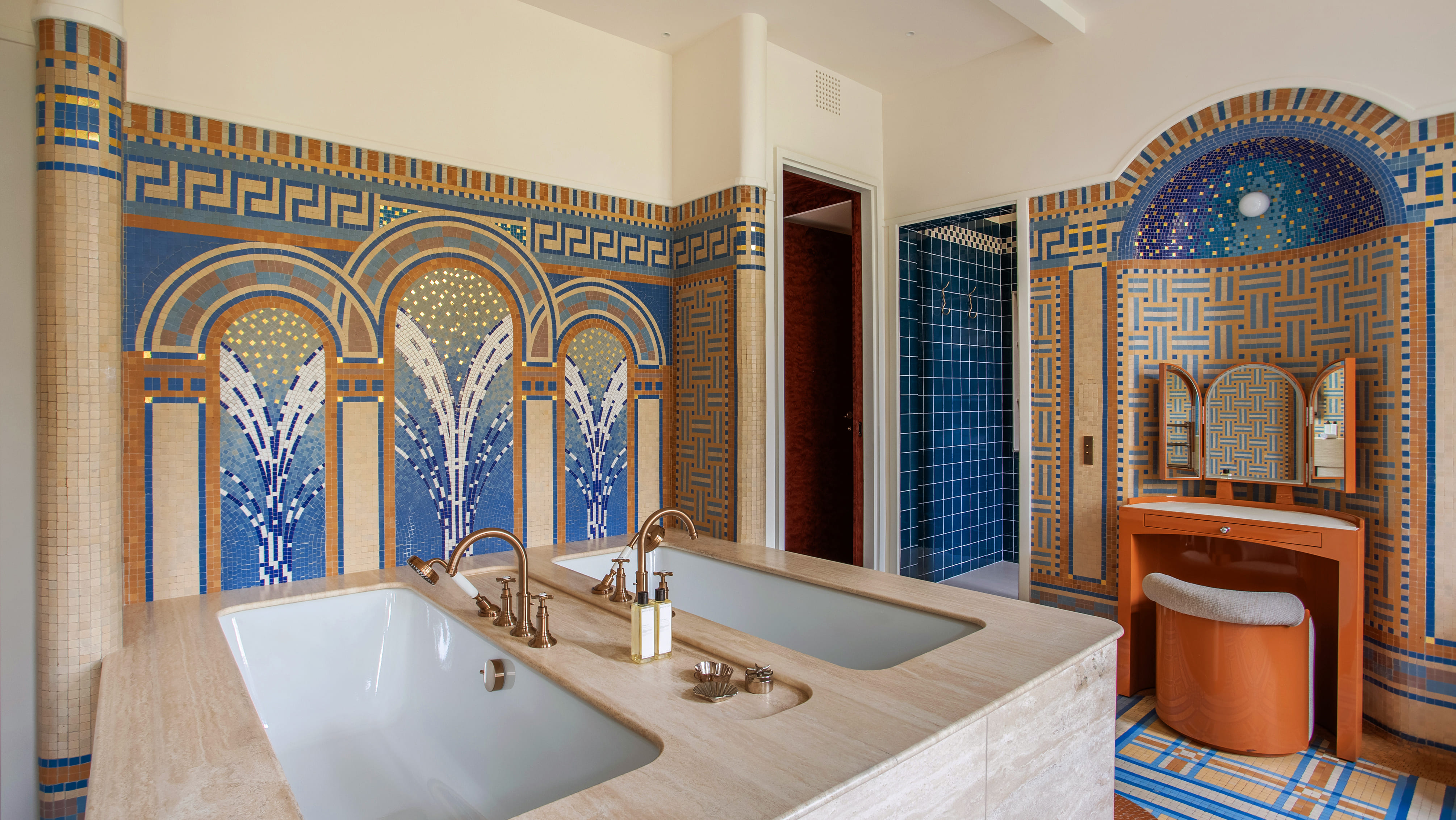 maison privée paris salle de bain art deco