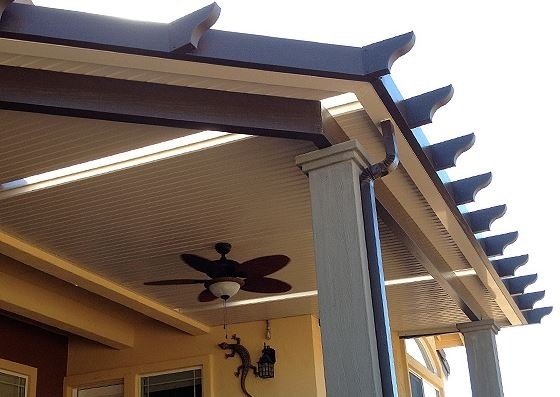 How to Design a Patio Cover That Keeps Outdoor Grills Cooler