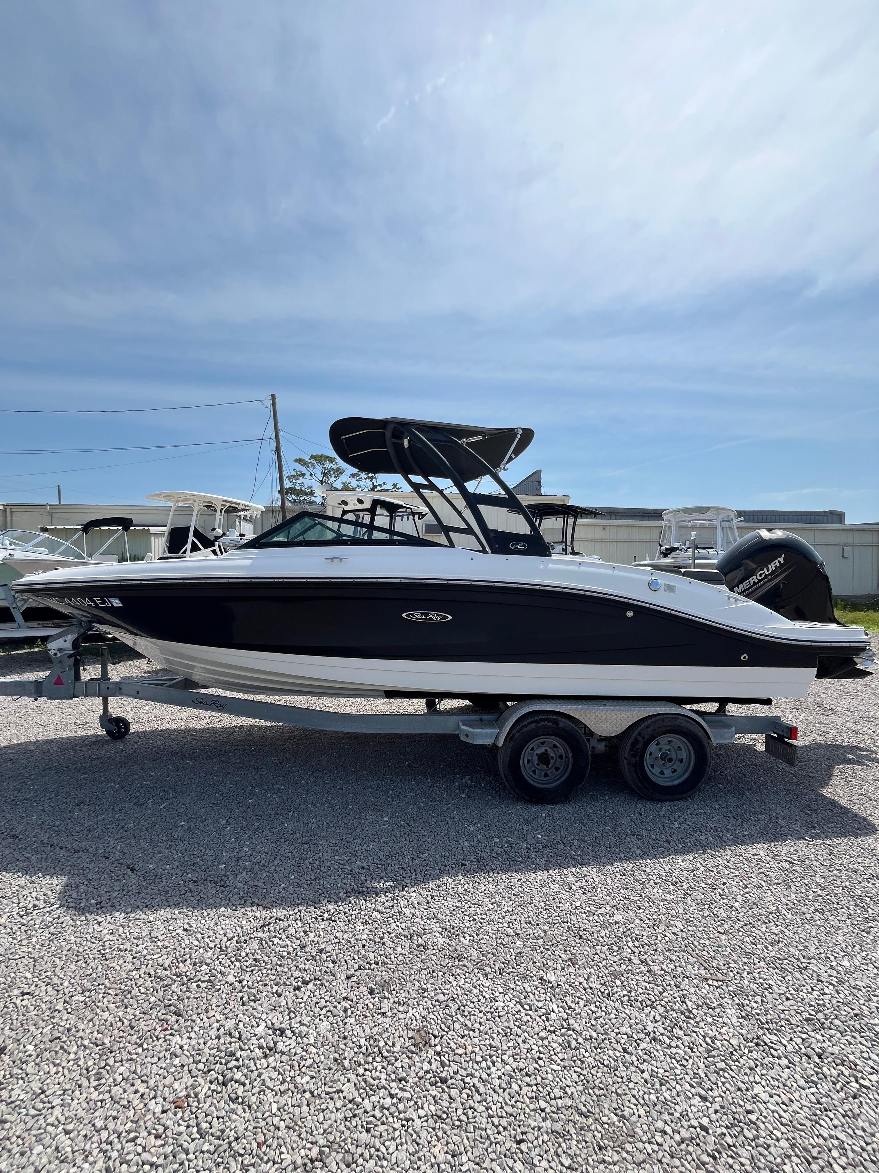 Sea Ray SPX 210 Outboard