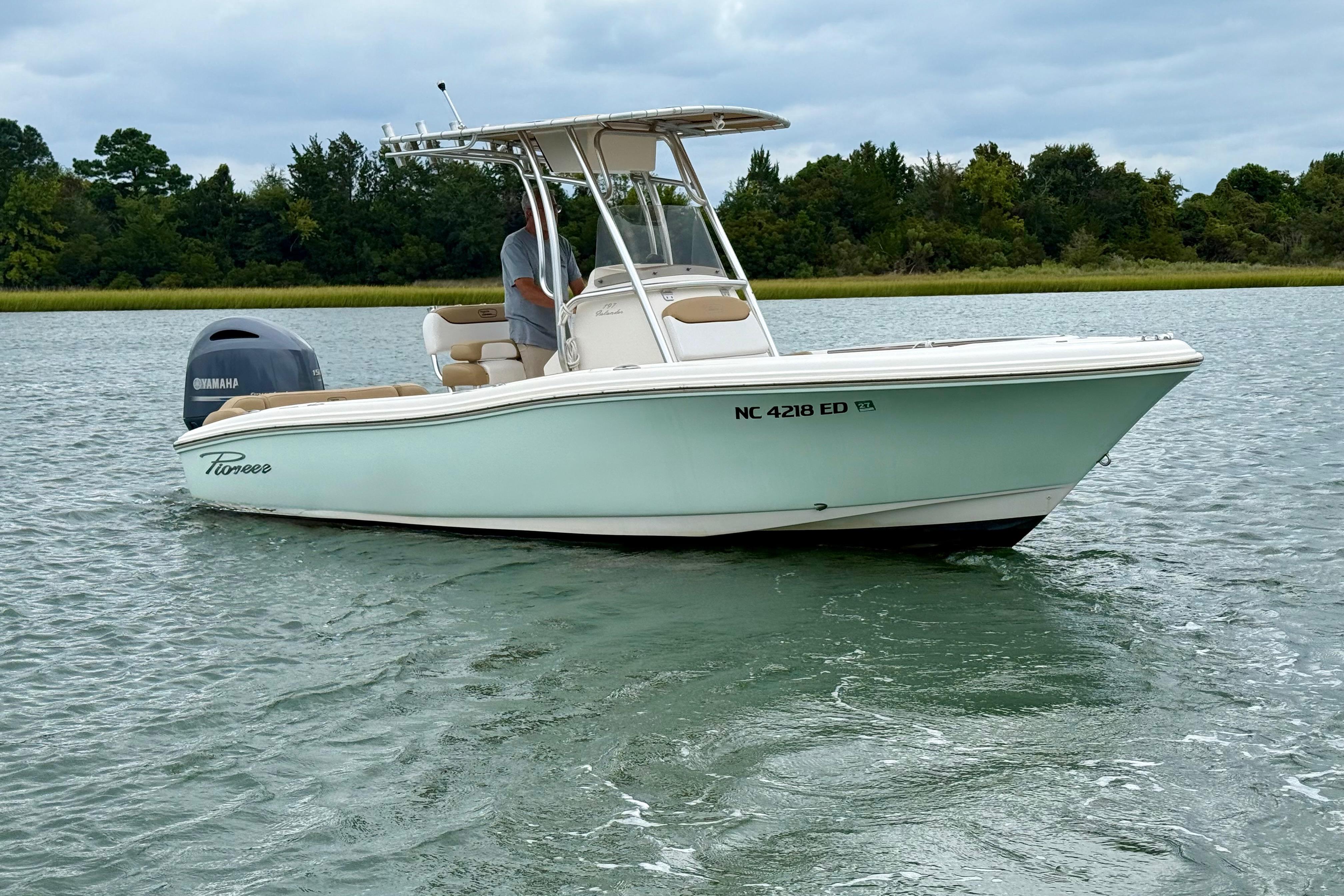 Pioneer 197 Islander