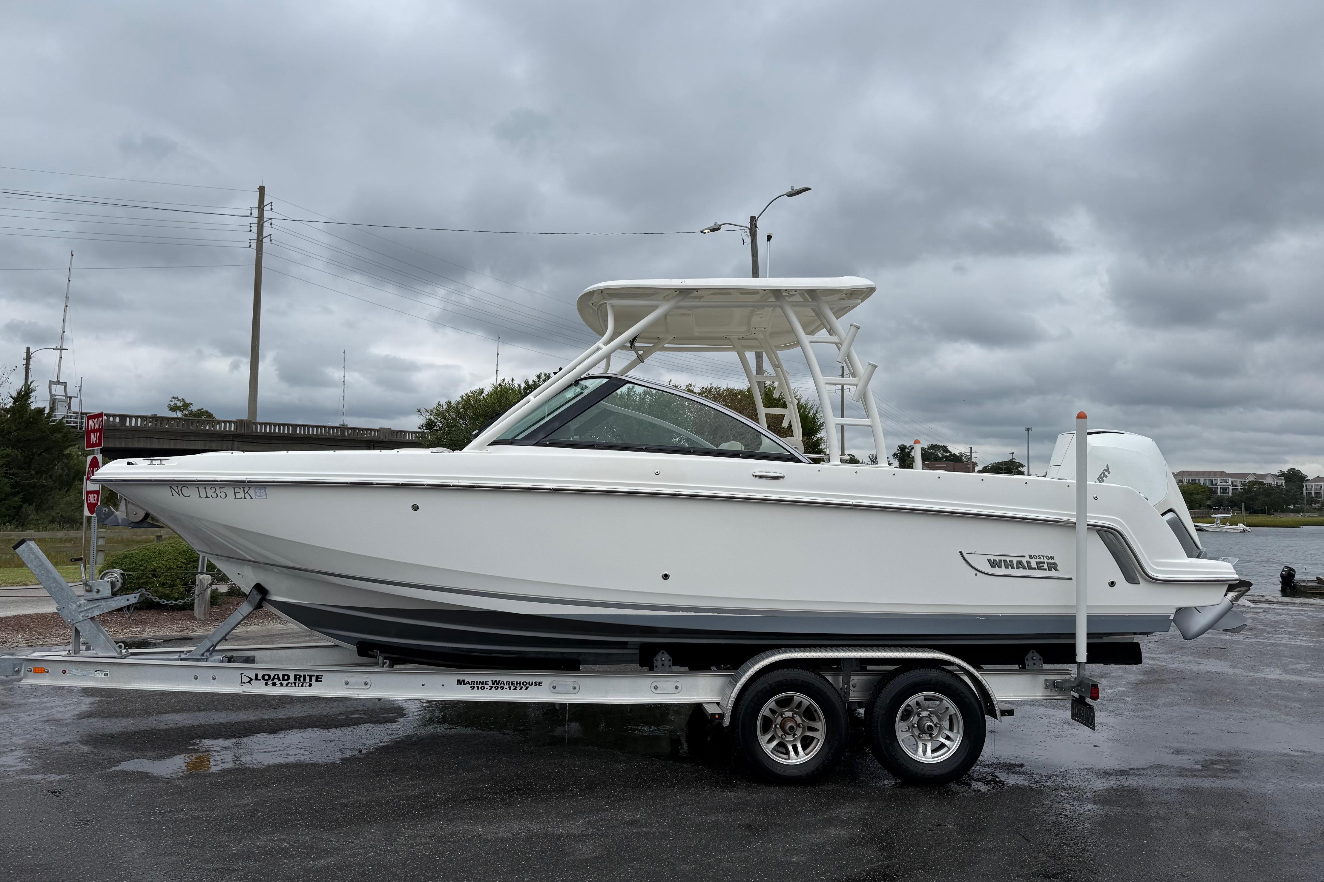Boston Whaler 230 Vantage
