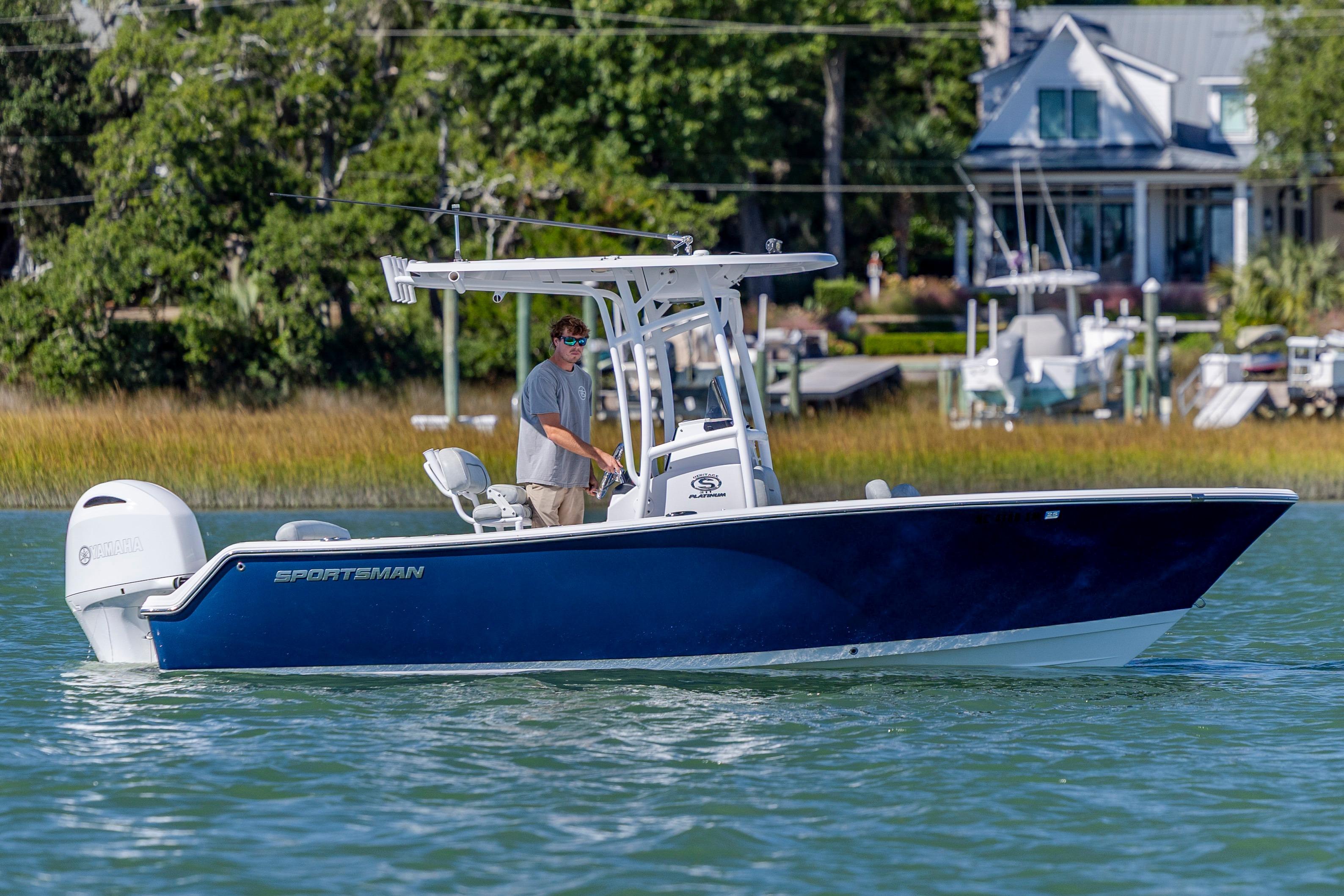 Sportsman Heritage 211 Center Console