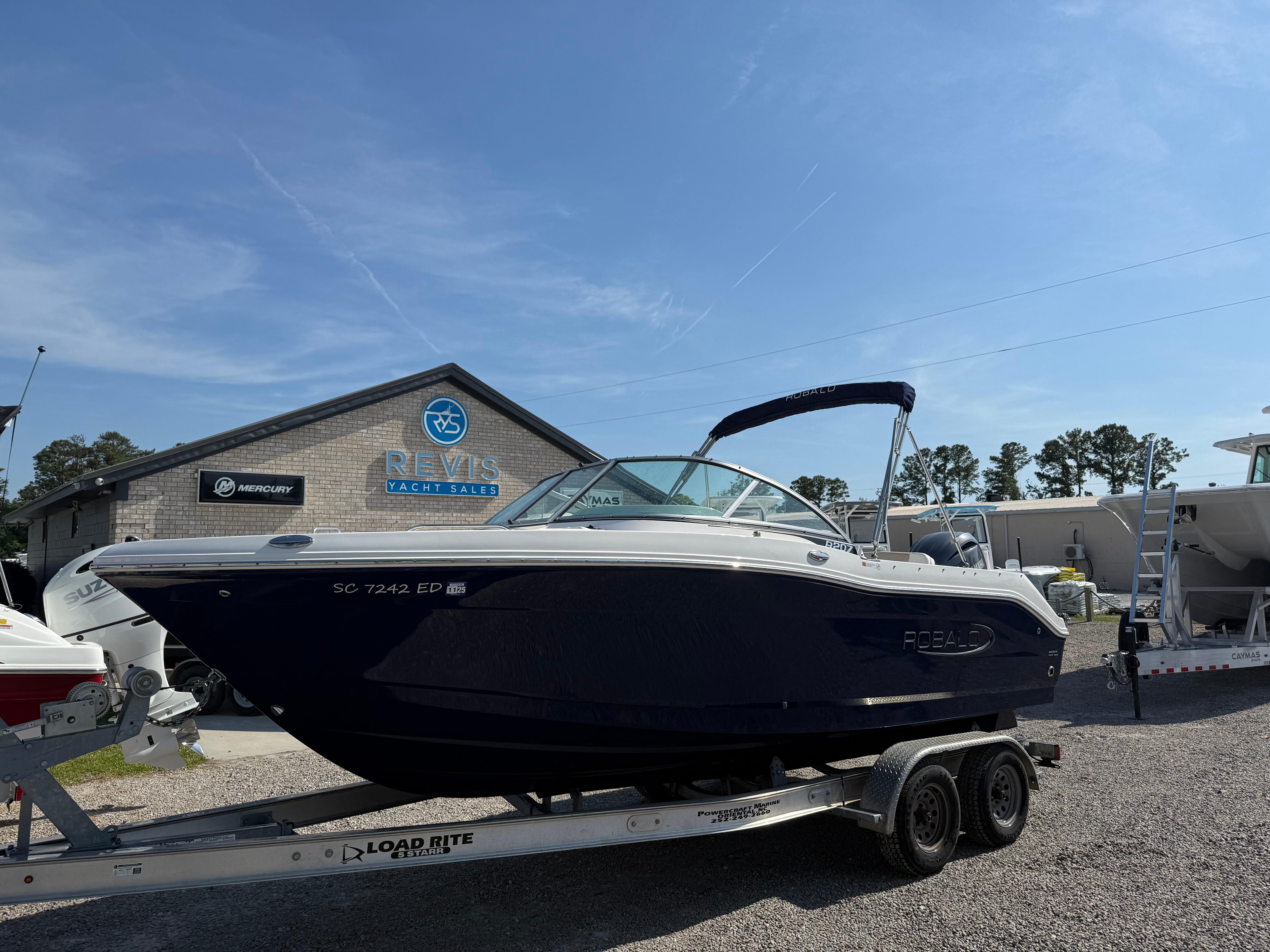 Robalo R207 Dual Console