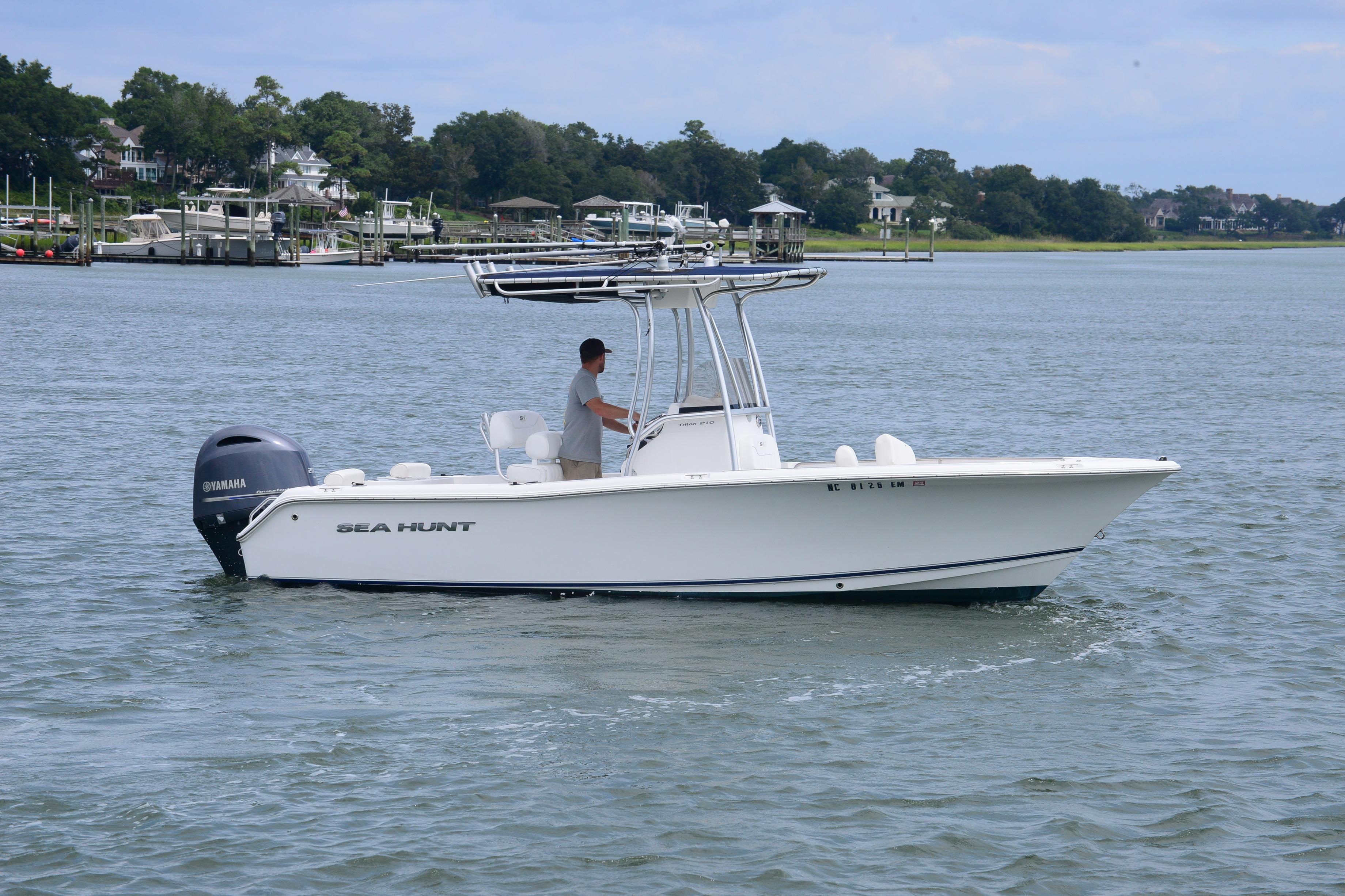 Sea Hunt Triton 210