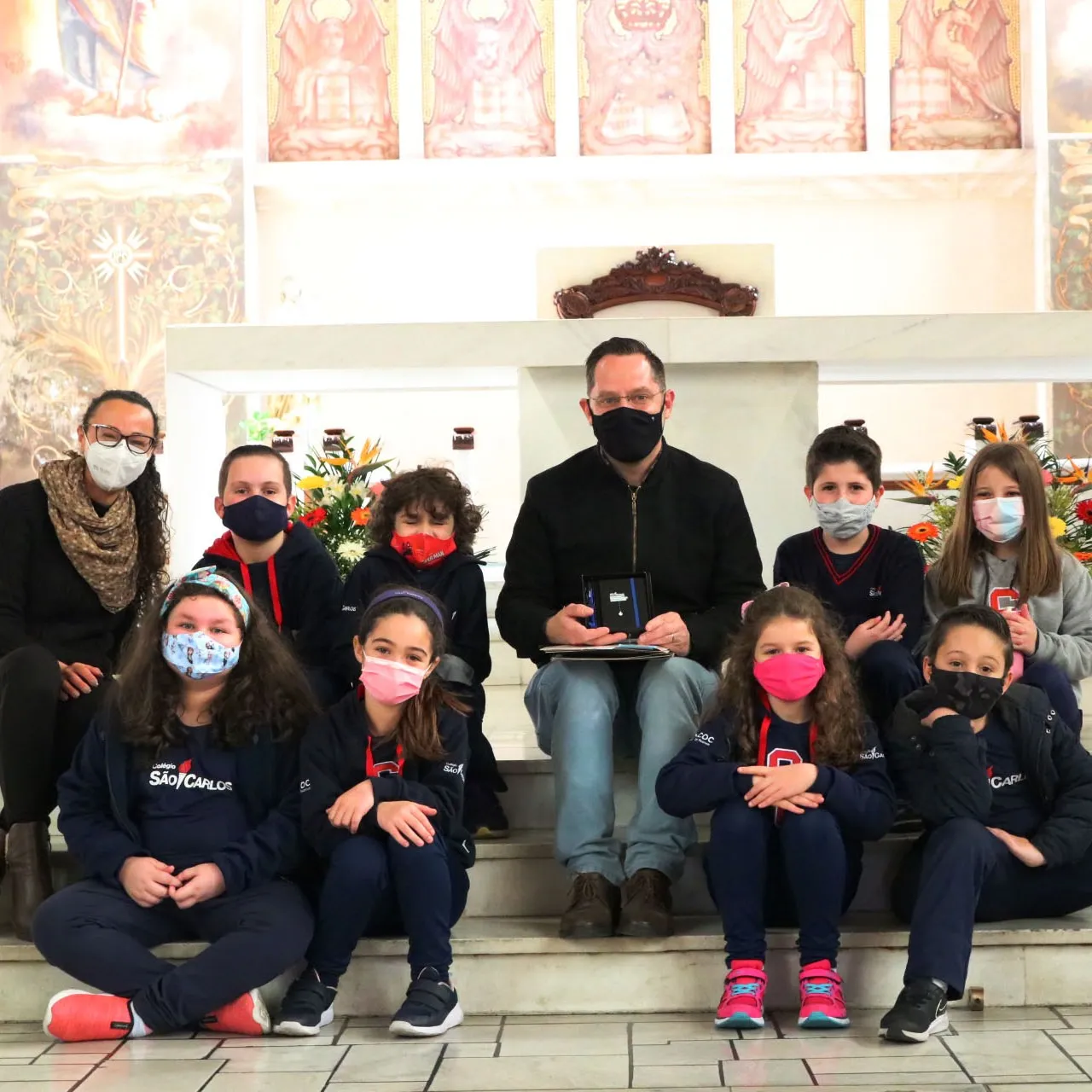 Turmas de 3º ano visitam a paróquia são pelegrino