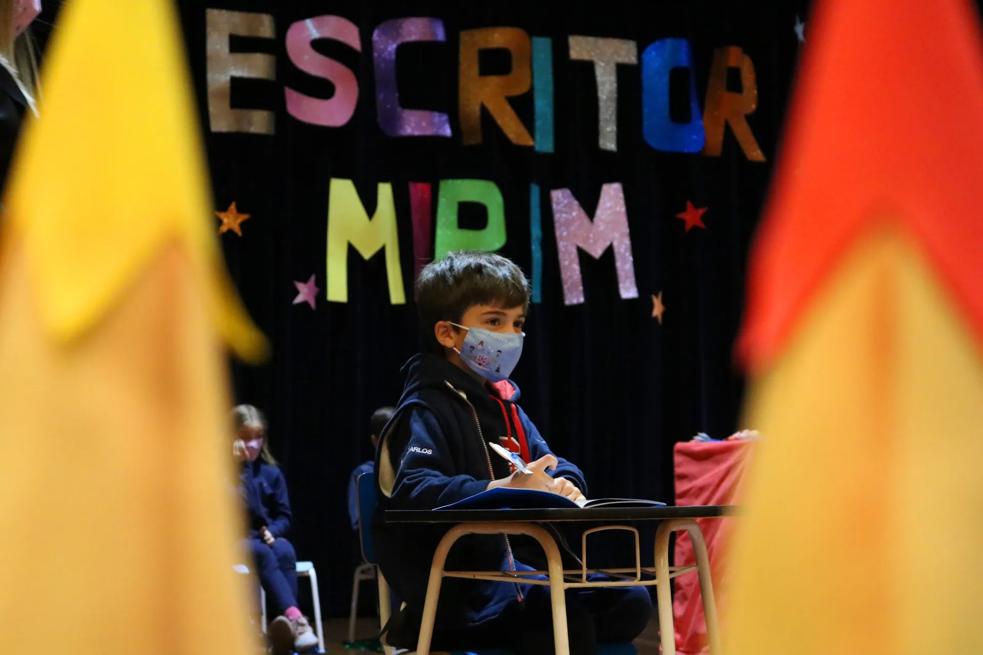 Sessão de Autógrafos do Projeto Escritor Mirim acontece no Colégio São Carlos