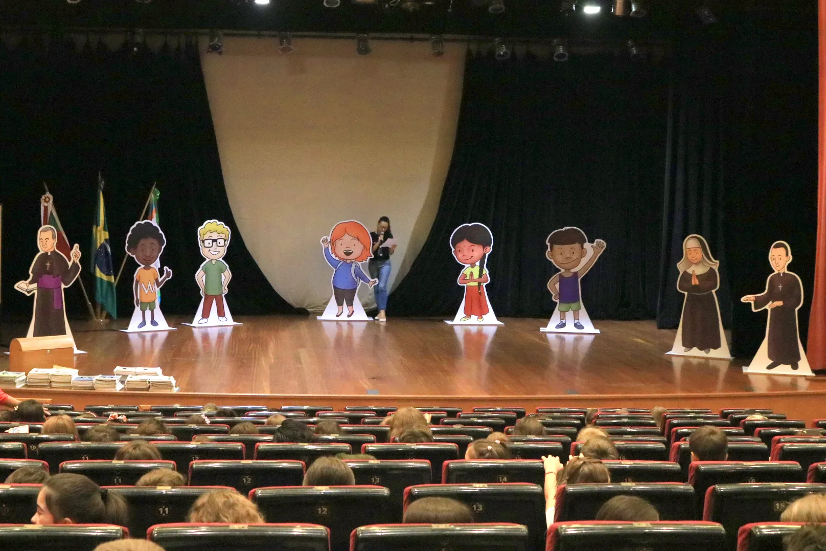 Alunos recebem a Coleção Identidade de 2023