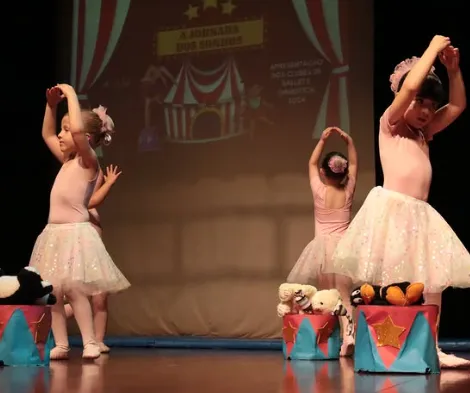 foto da construção do Colégio Nossa Senhora de Lourdes