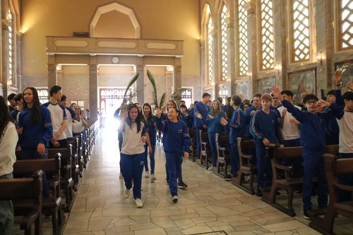 Celebração de Páscoa do 9º ano e Ensino Médio 2025