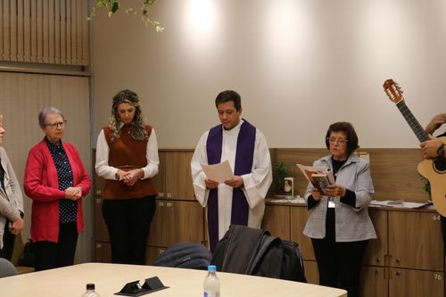 Equipe do São Carlos celebra a Páscoa