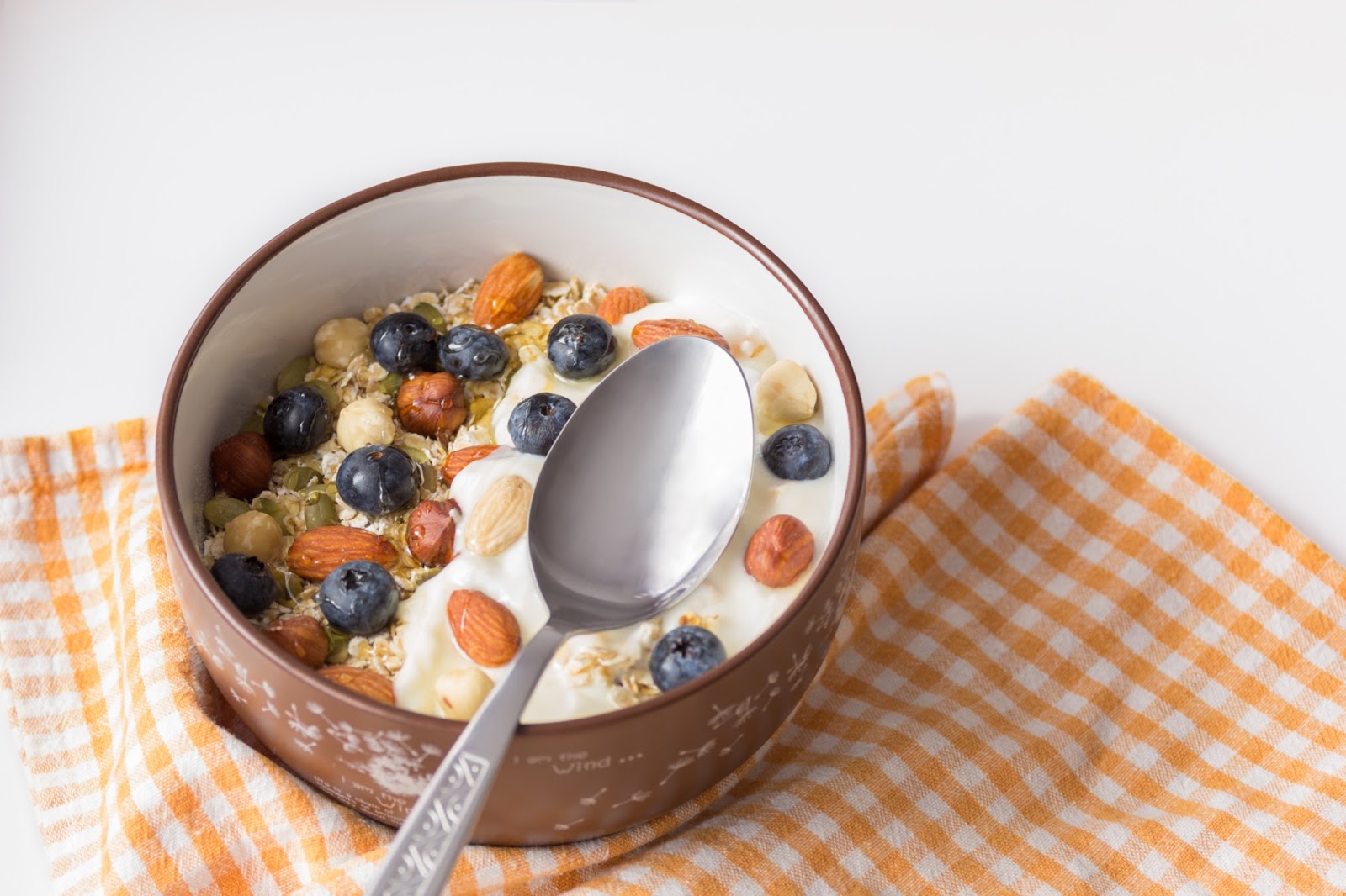 yogurt with almonds, granola, and blueberries, when is the best time to take probiotics