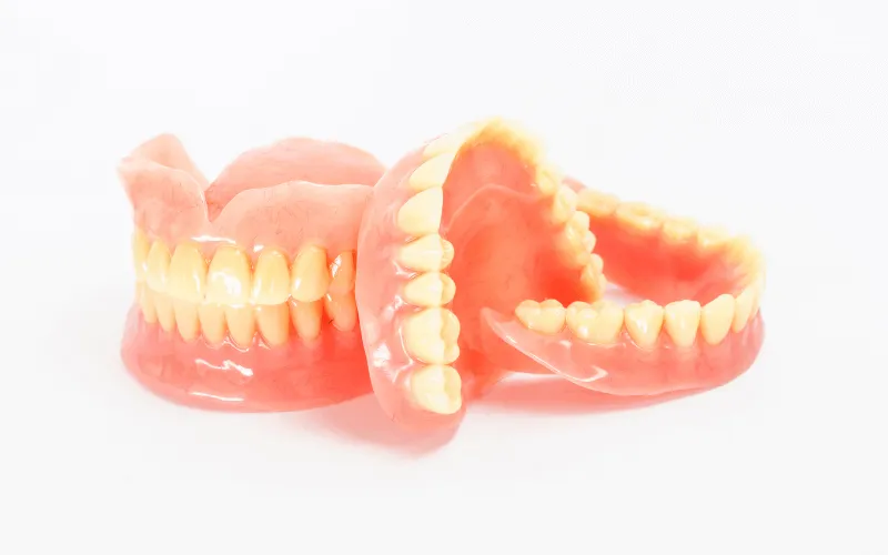 totalna snemna zobna proteza