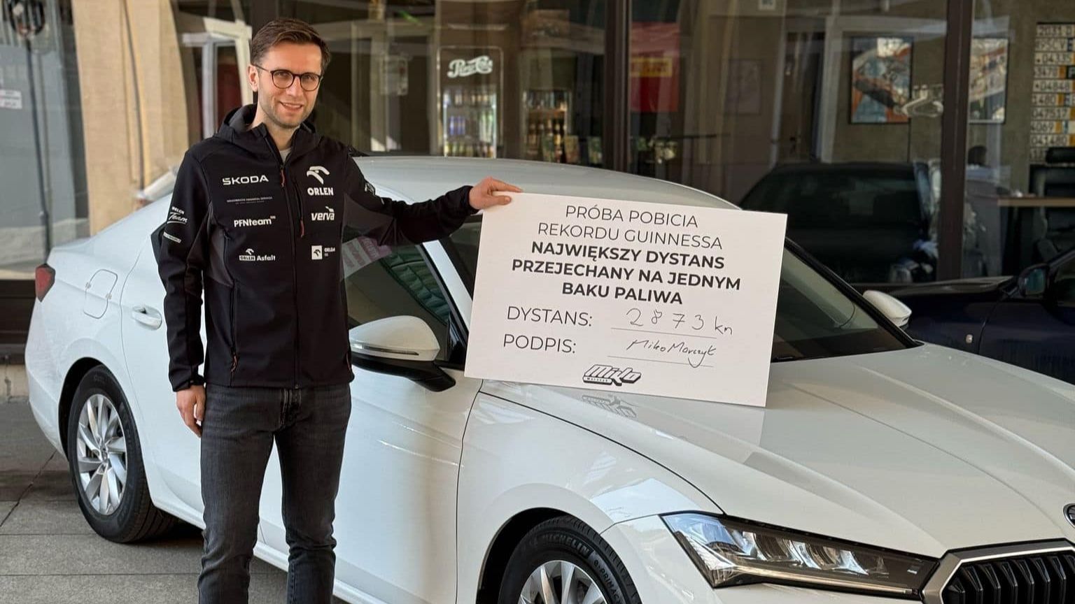 Nowy rekord Guinnessa? Miko Marczyk przejechał z Łodzi do Paryża i z  powrotem na jednym baku